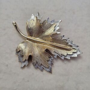 Vintage SARAH COVENTRY Signed Silver Gold Two Tone Leaf Brooch Pin 2.75" A